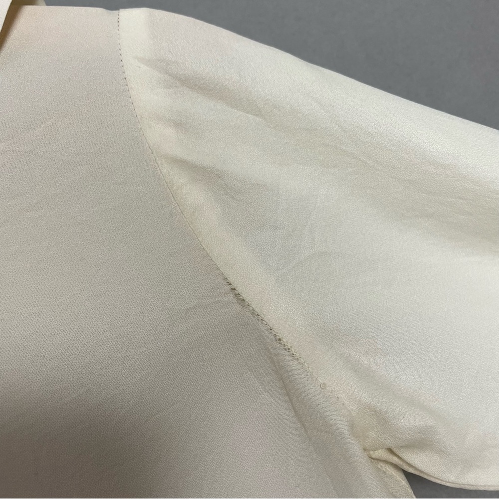 Vintage Blouse Ruffle Neckline Cuffs FLAWS Off-White‎ Cream Button-Up Top Twee - Picture 13 of 13
